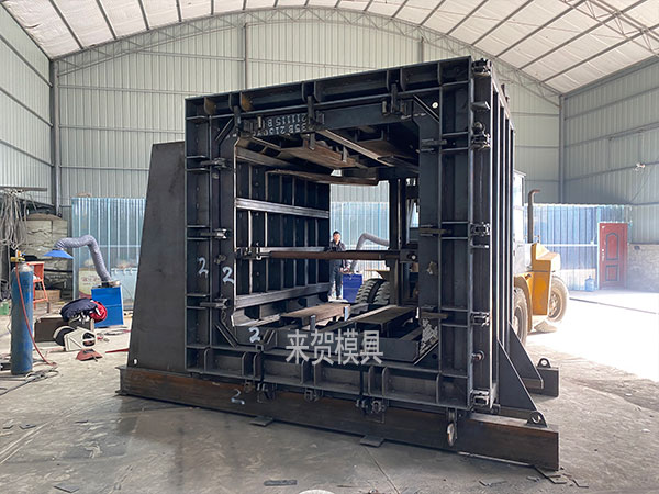 山東綜合管廊模具—一種新型的裝配整體式鋼筋砼箱涵模具