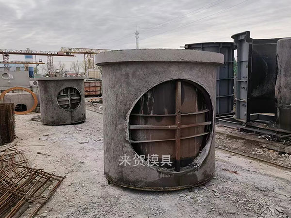 增強聯(lián)通檢查井模具結構的強度的方法